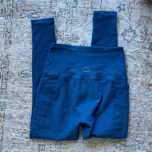 Beyond Yoga Pocket Leggings - Picture 3 of 3